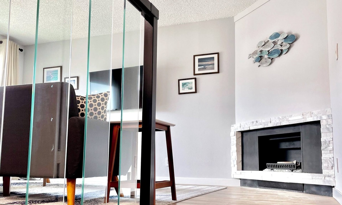 Hill Section Condo | MANHATTAN BEACH - Sand Section, walk to beach & pier.