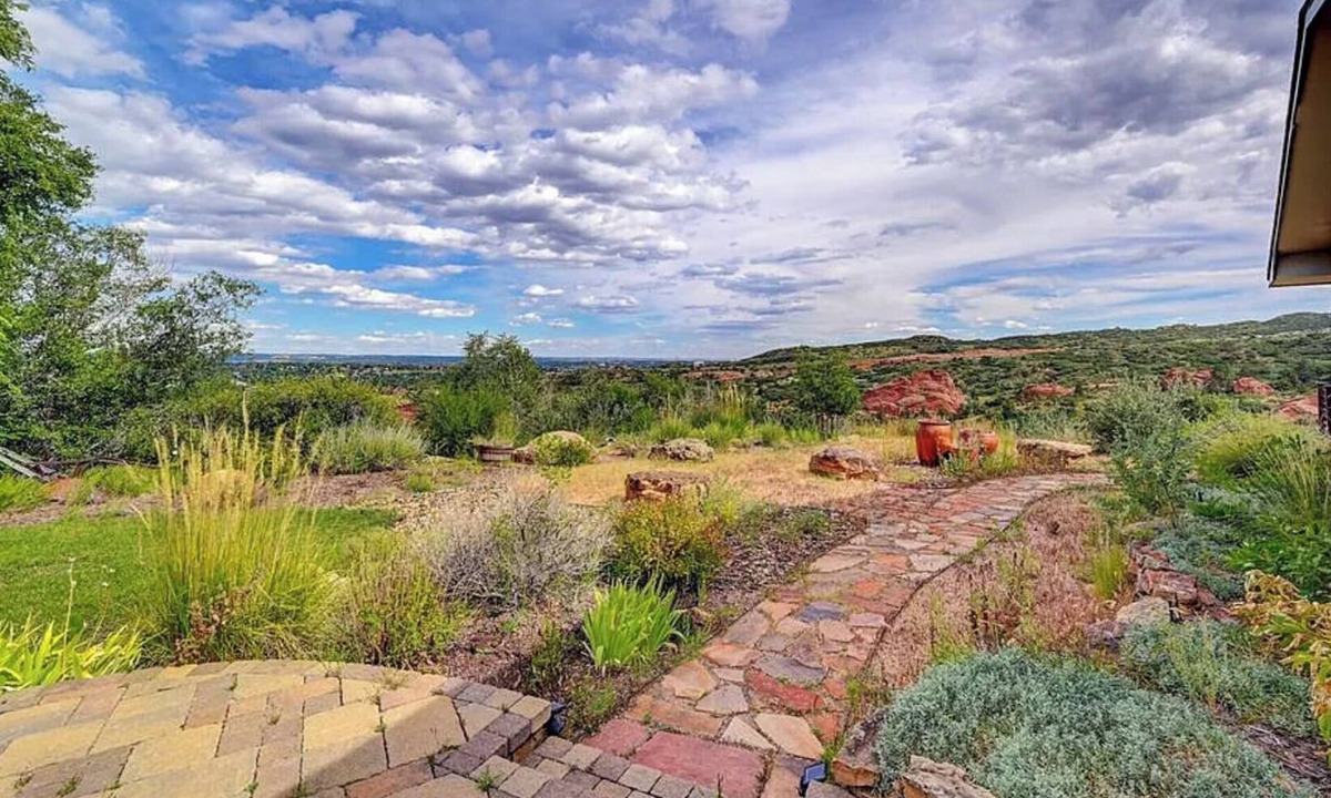 Manitou Springs Villa | Manitou Villa w/SUV included, a concierge mountain adventure, and retreat