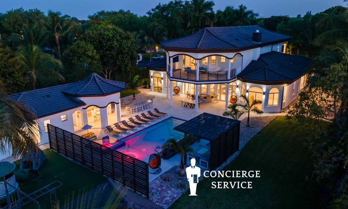 Davie Villa | Mansion Heated Pool/Spa/Cinema/Gameroom