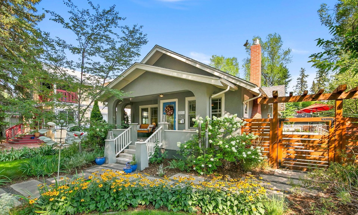Martinez Park House | Maple Courtyard - Old Town w/King Suite & Piano