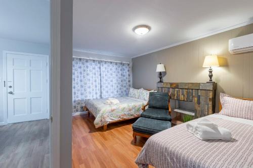 Redwood City House | Marbella Lane - 5BR House DTWN RWC Parking