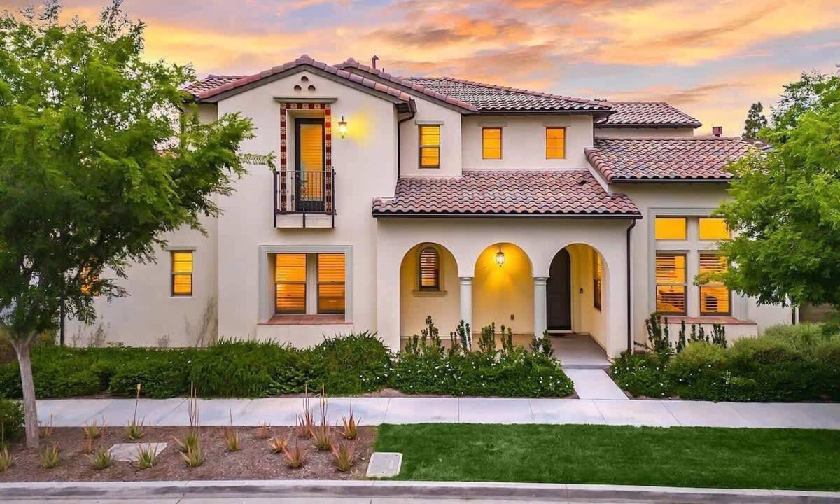 Irvine House | @ Marbella Lane - Sleek 1BR in Prime Irvine Area