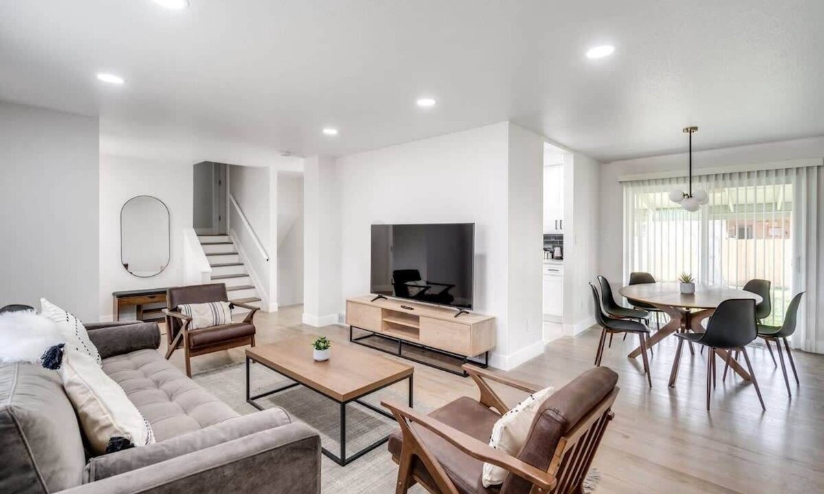 Northwest Arvada Cottage | @ Marbella - Modern 4-br Retreat Chef's Kitchen