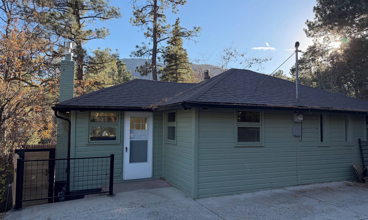 Cheyenne Canyon Cabin | Marvelous 2-bedroom cabin in cozy Colorado Springs getaway