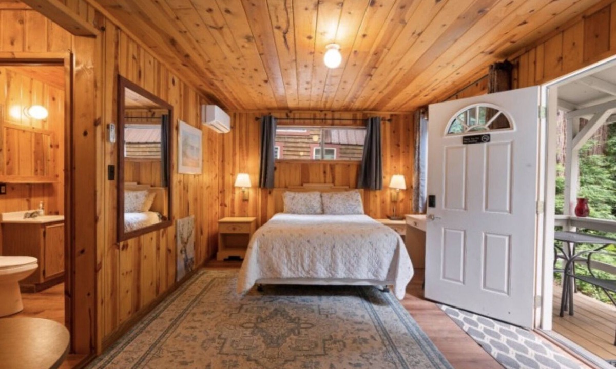 Boulder Creek Hotel | Masoods Room - Masoods Lodge