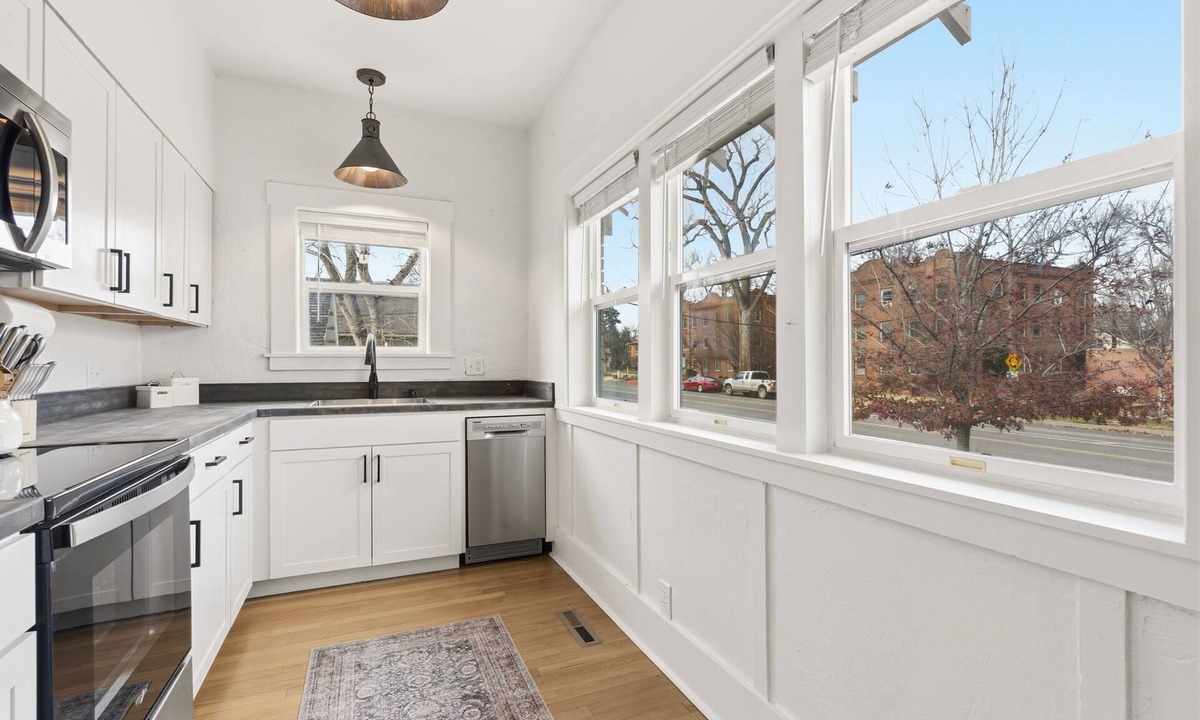 University Park House | Mathews House 4 King Beds Near CSU & Old Town