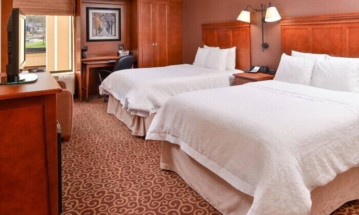 Ross Township Hotel | McKnight Hotel