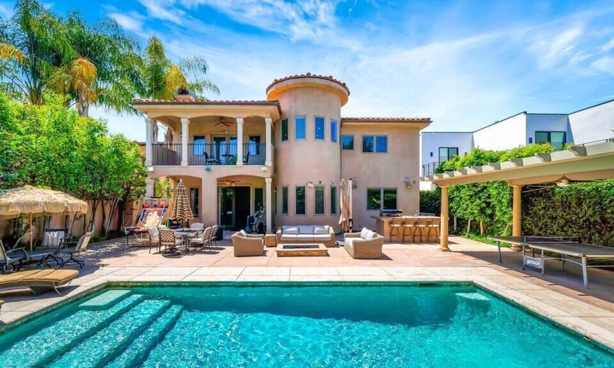Tarzana Villa | *Mediterranean Tarzana Villa perfect for Families*