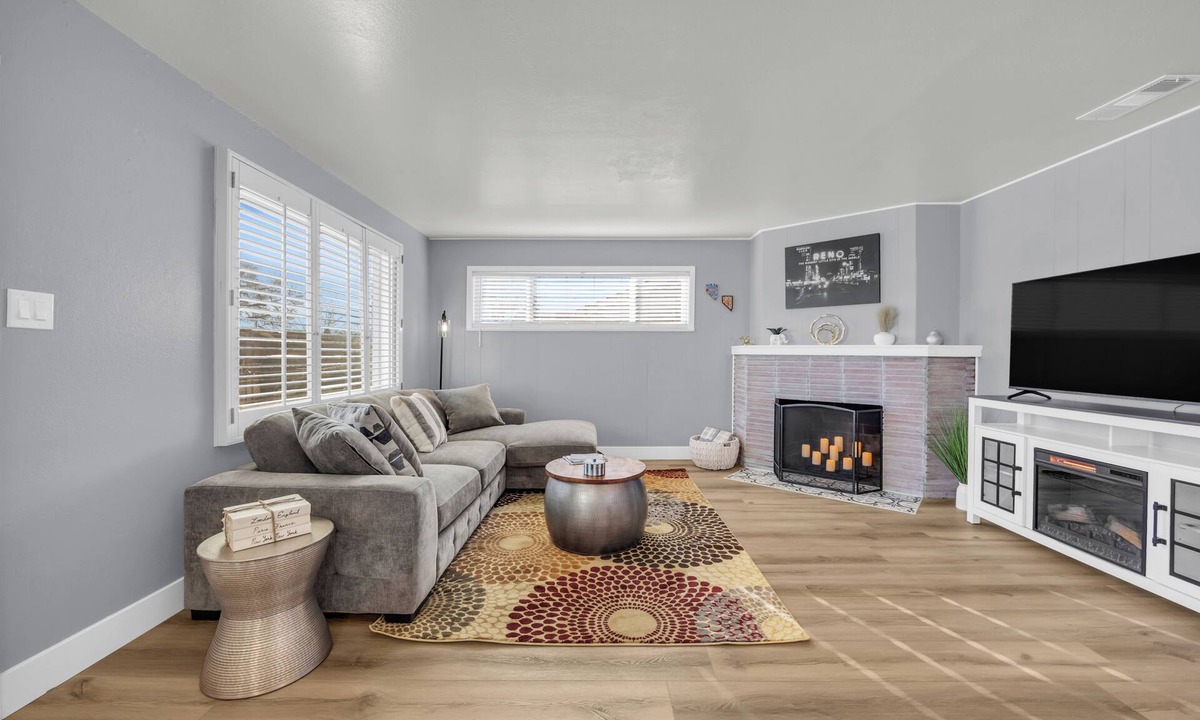 Reno House | Merry Melly, The Midtown Charmer! Close to Midtown, downtown, freeway, airport