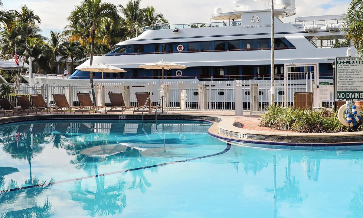 Beverly Heights Hotel | Micro Queen | Riverside Hotel | Las Olas + New River, Water Taxi | 2 Units