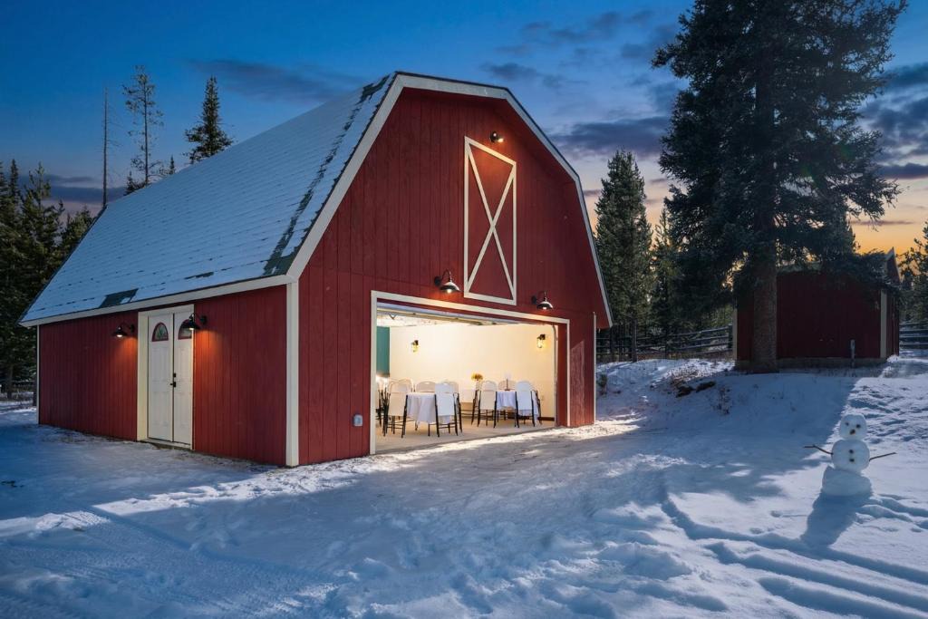 Fraser House | Miles Behind Log Cabin