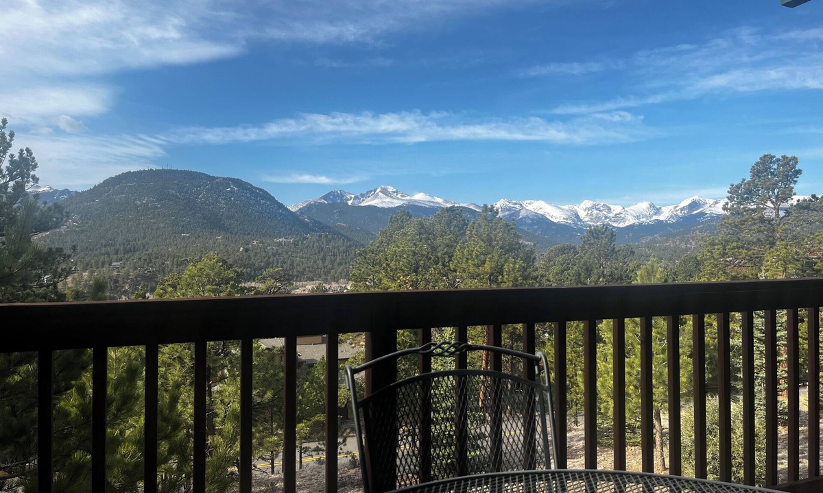 Stanley Hills Condo | Million dollar views 3-bedroom condo walk to downtown, golf, festivals, etc WiFi