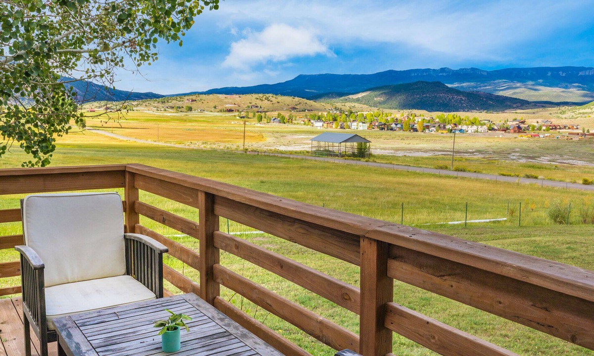 Ridgway House | Minutes to Hot Springs | Hot Tub | Stunning Mountain Views