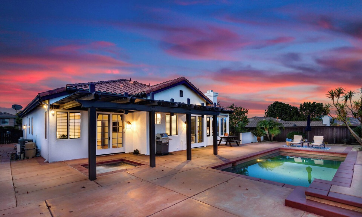Murrieta House | Minutes to Temecula Wineries, 4Bed/Pool/Spa/Views! Refreshed Spanish Hacienda