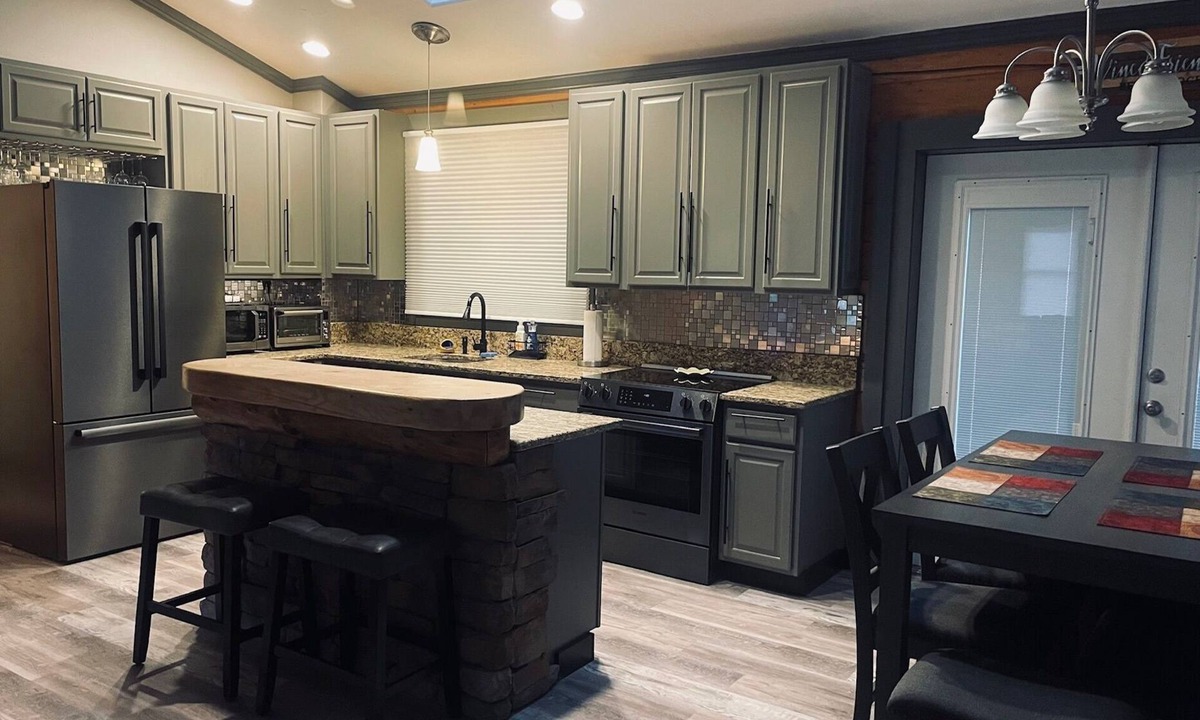 Downieville-Lawson-Dumont House | MODERN RUSTIC RETREAT IN THE MOUNTAINS! PERFECT OUTDOOR SPACE WITH HOT TUB.