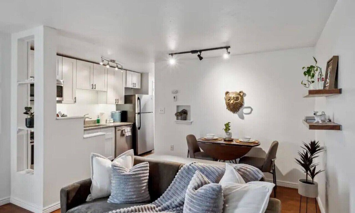 Englewood Apartment | Modern 1/1 Walkable &Lux Bedding