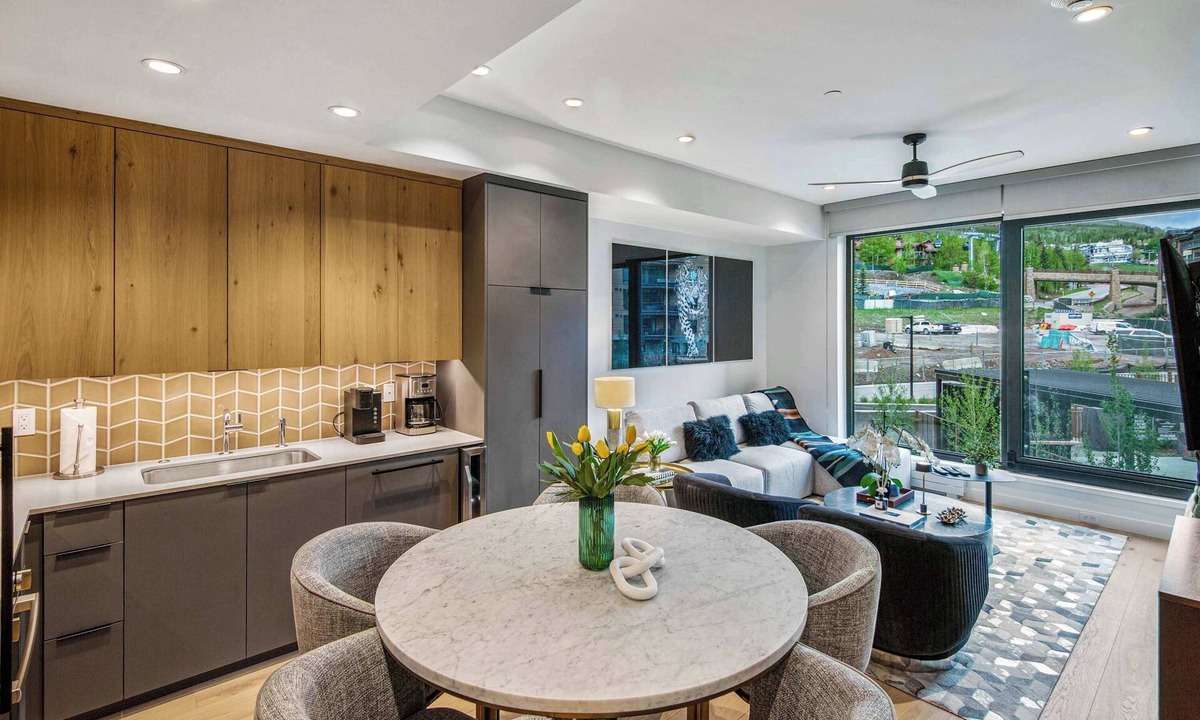 Snowmass Village Condo | Modern 2 bedroom 2 bathroom Ski In&Ski Out 07