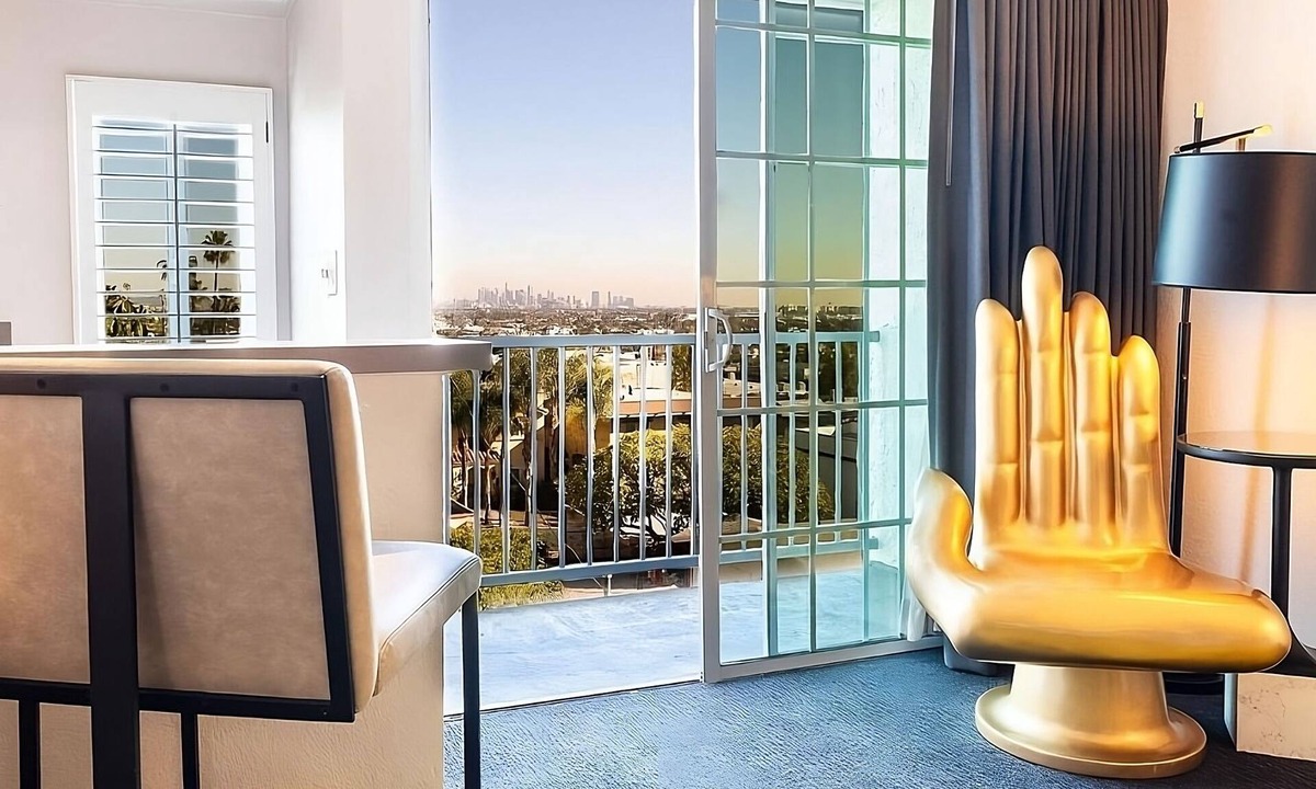 Norma Triangle Hotel | Modern 2 Units w/City Views, Rooftop Pool & Pet-Friendly Escape