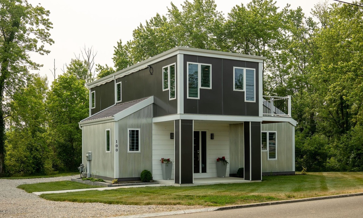 Blissfield House | Modern Amish Country Home, close to Berlin, Millersburg, Wooster, Loudenville.