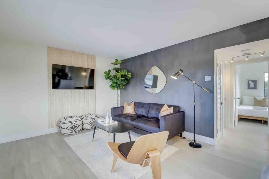 Imperial Point Apartment | Modern & Beachy-Rlx space for 6ppl