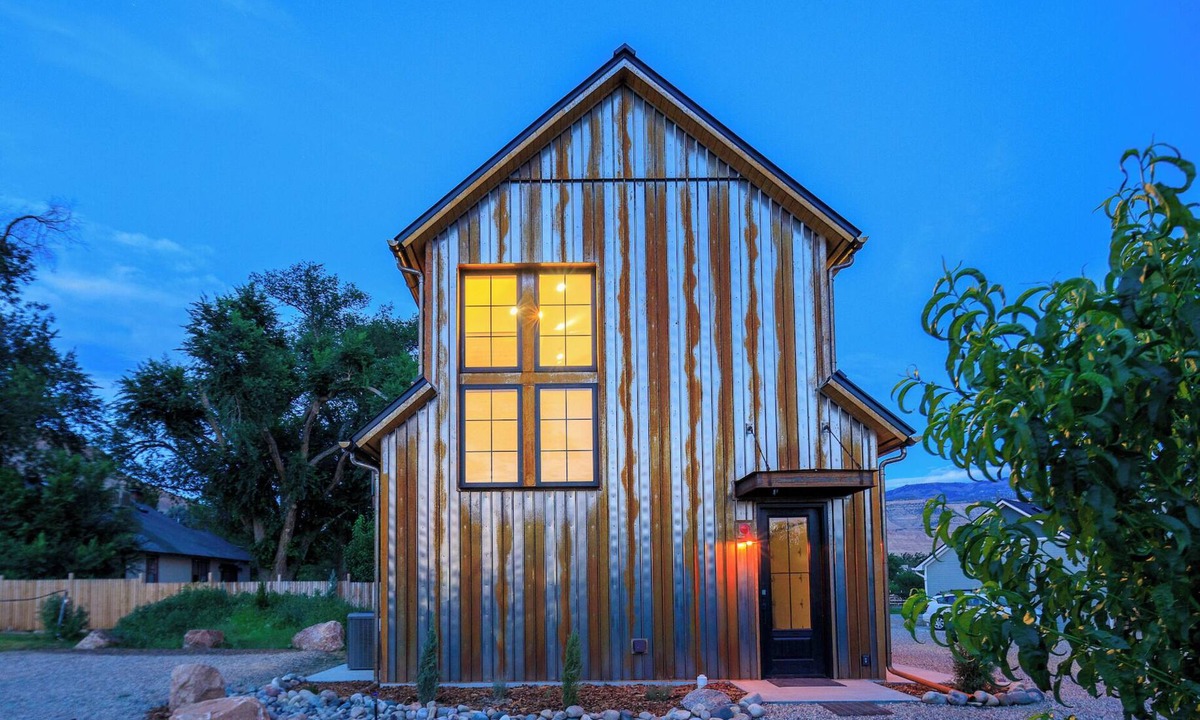 Palisade Cottage | Modern Carriage House in Colorado's wine country