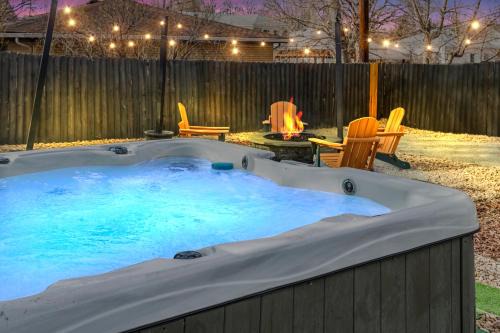 Denver House | Modern Denver House Near Red Rocks with Hot Tub