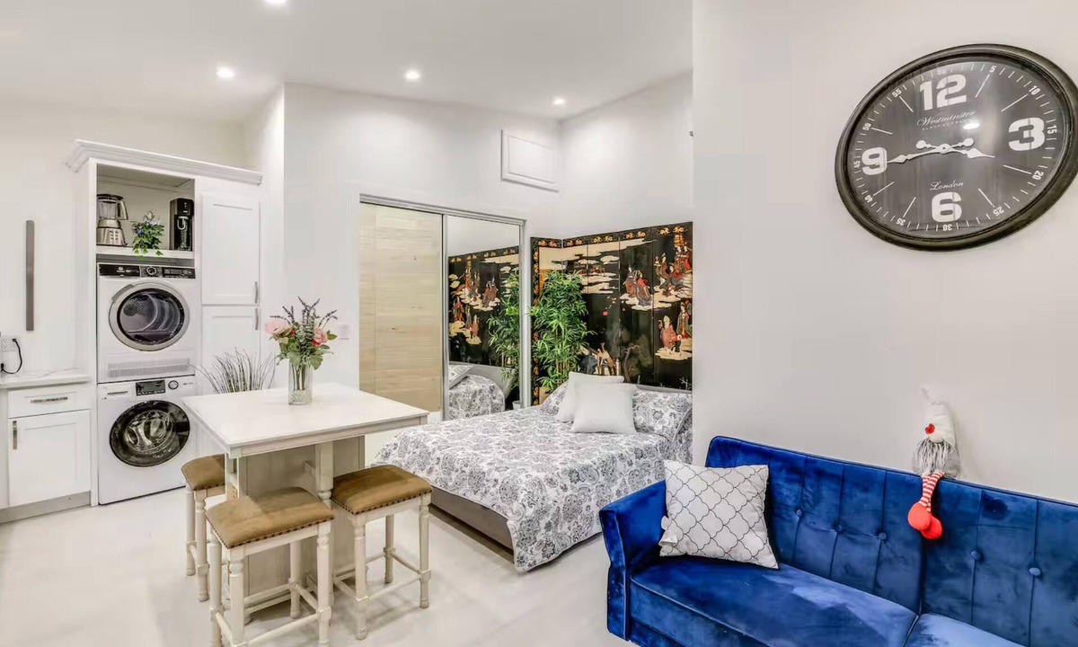 East Los Angeles Apartment | Modern East LA Studio-Private Patio-Dodgers/DTLA