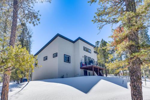 Florissant House | Modern Florissant Mountain Retreat w/Deck & Grill