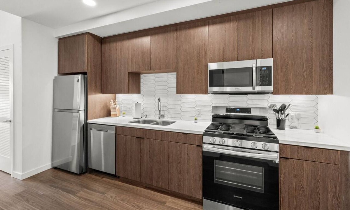 West Gateway Apartment | Modern Getaway/Heart of Long Beach