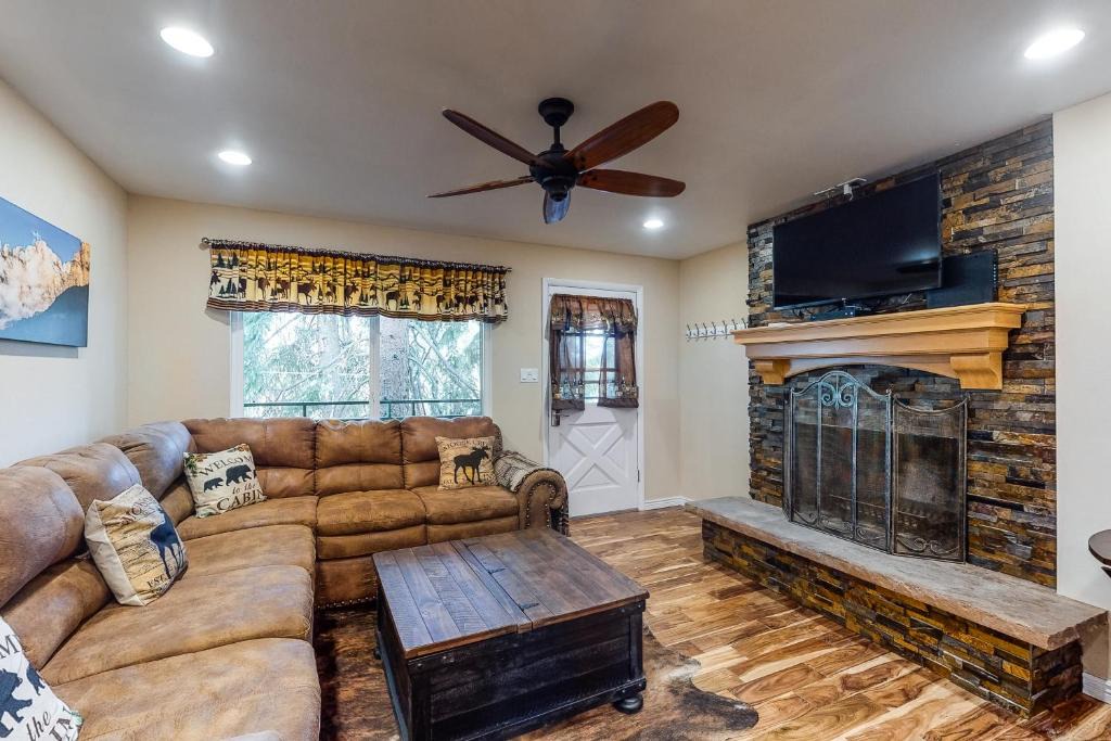 Winter Park Apartment | Modern Hi Country Haus Getaway 10-15