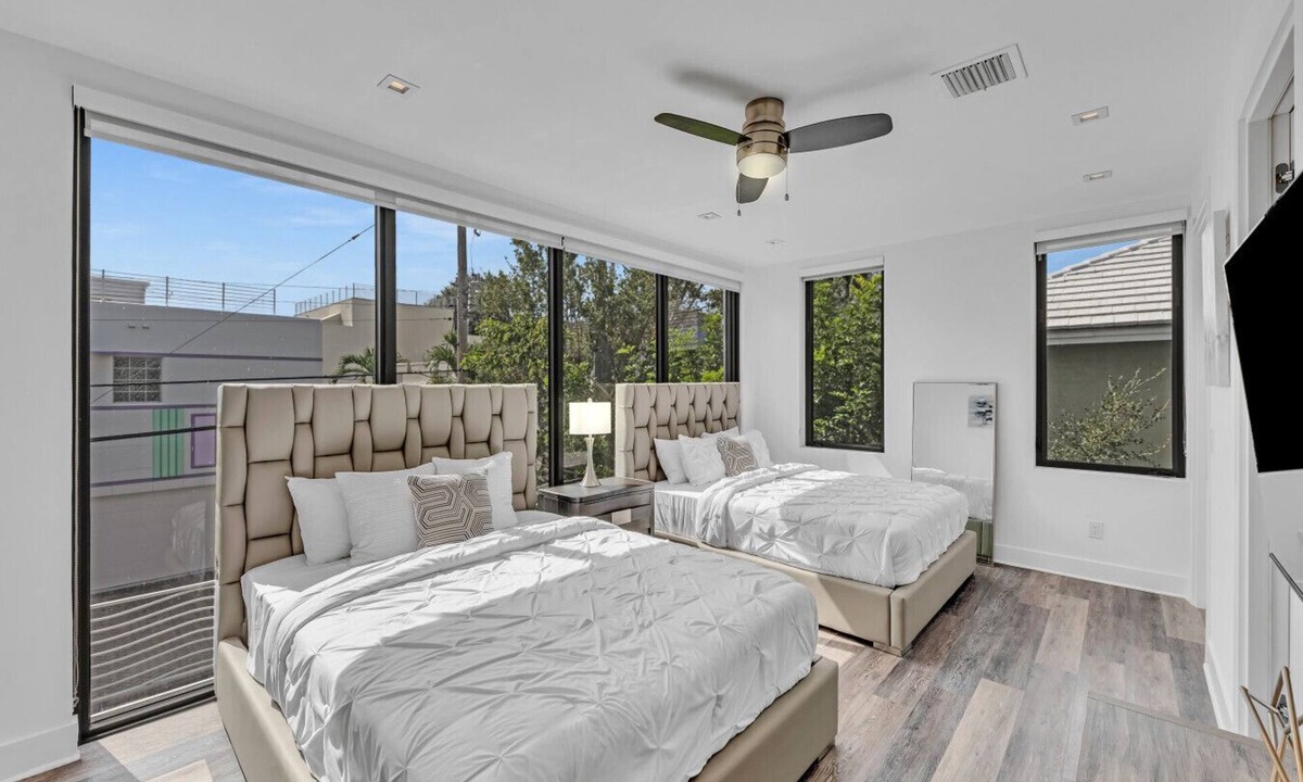 Colee Hammock House | Modern Las Olas Masterpiece, Steps from Las Olas