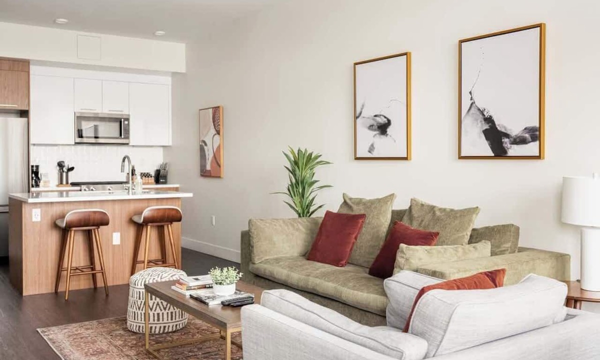 Highland Condo | Modern Lifestyle | City View | Pet-Friendly | Zuni