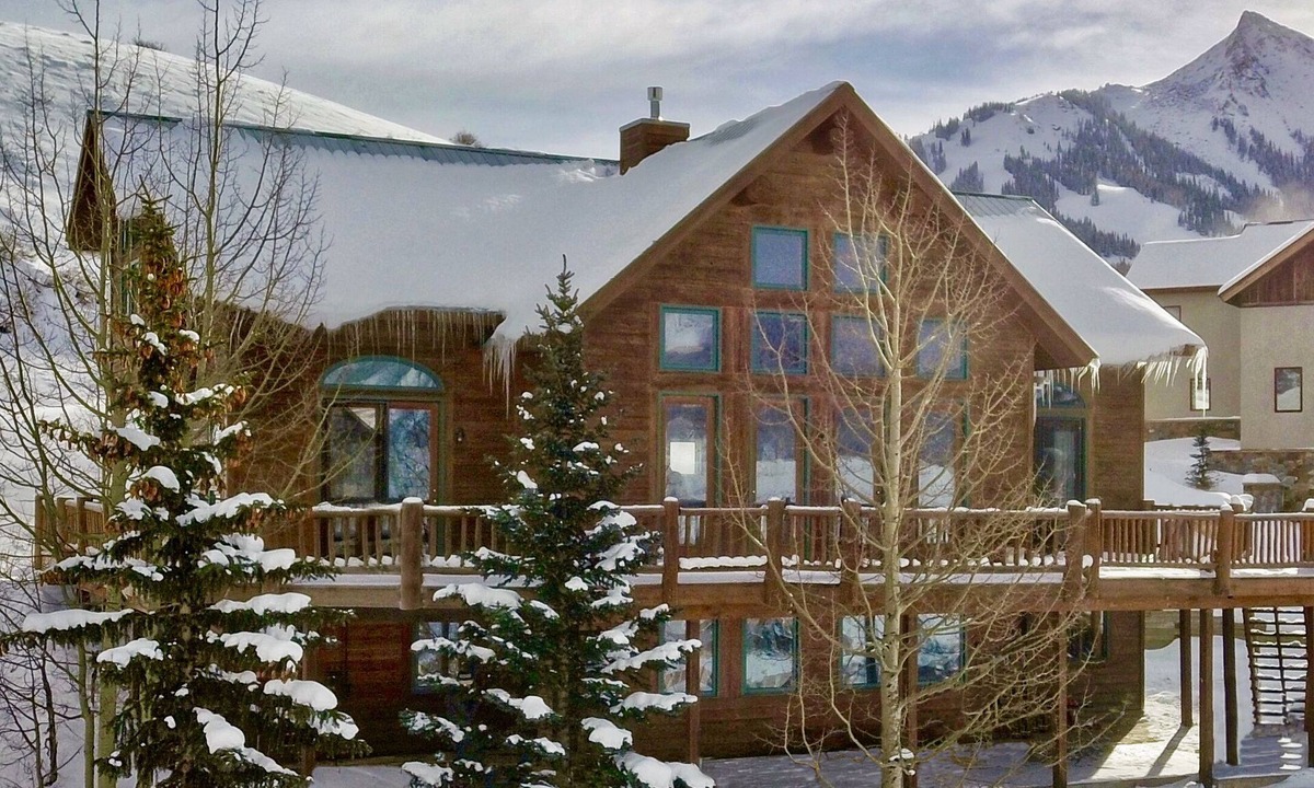 Mount Crested Butte House | Modern Lodge - 6 bedrooms, Hot Tub, 2 living rooms, Ski in Ski out, Epic Views