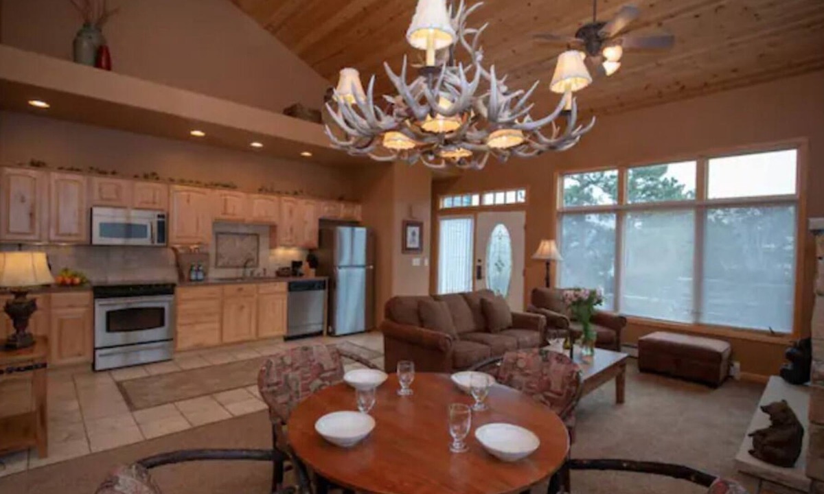 Stanley Hills Condo | Modern log-cabin style condo, fireplace, patio, hot tub, perfect retreat! #301