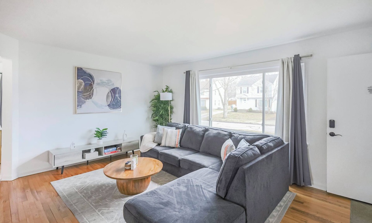 Cuyahoga Falls Apartment | Modern Luxury - Heart of Cuyahoga Falls