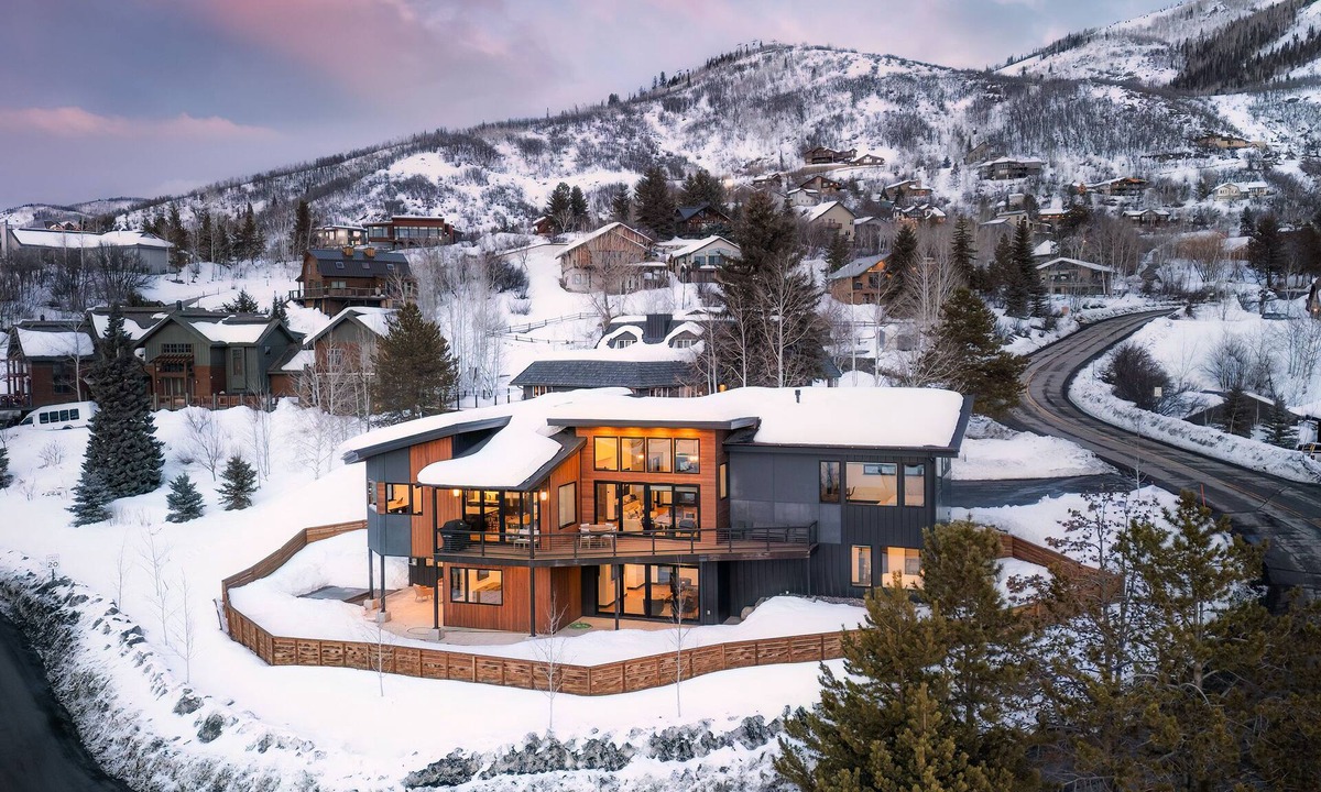 Steamboat Springs House | Modern Luxury Home + Hot Tub + Close to skiing + Ski Shuttle – Cazador Lodge