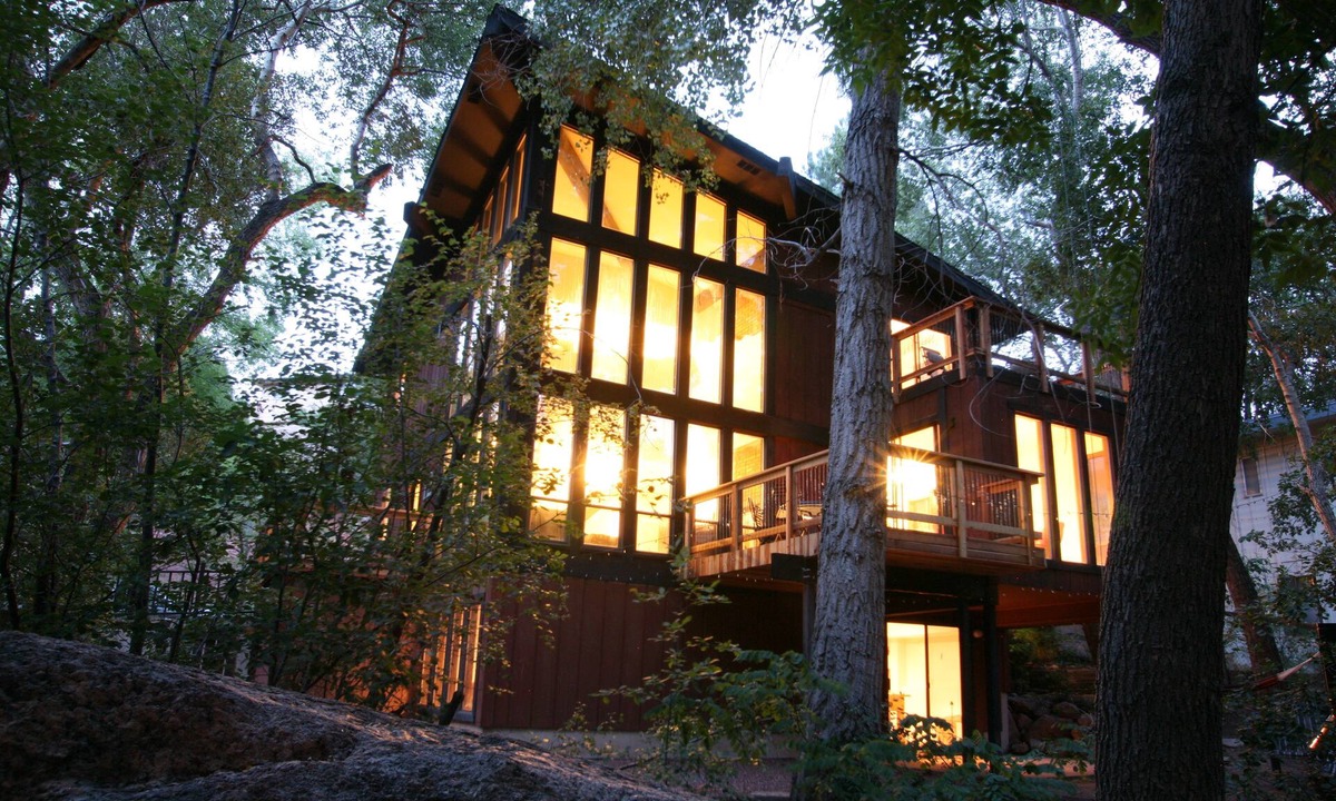 Manitou Springs House | Modern Manitou — Streamside Deck Dining & Wildlife