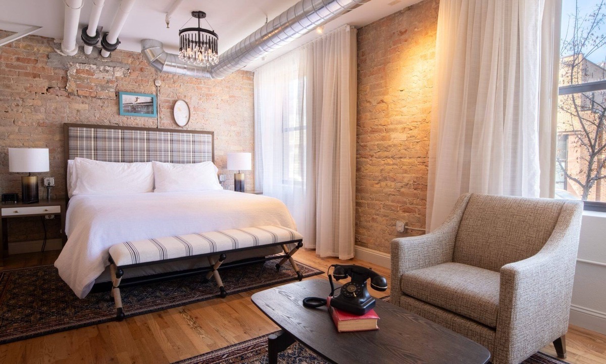 Glenwood Springs Hotel | Modern Mountain Retreat Near Glenwood Adventure & Riverwalk Fun