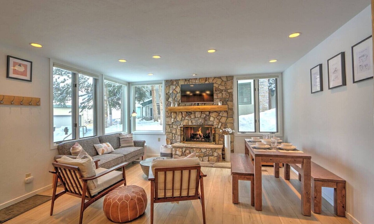 Snowmass Village Condo | Modern MTN Condo w/Pool, Hot Tub, Walk 2 Base VLG
