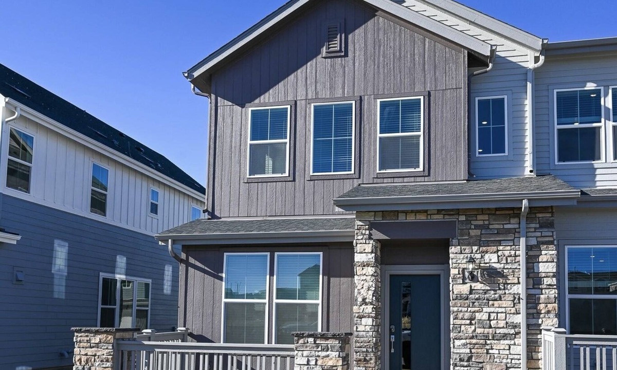 Watkins House | Modern Quiet Retreat Near Denver Int'l Airport