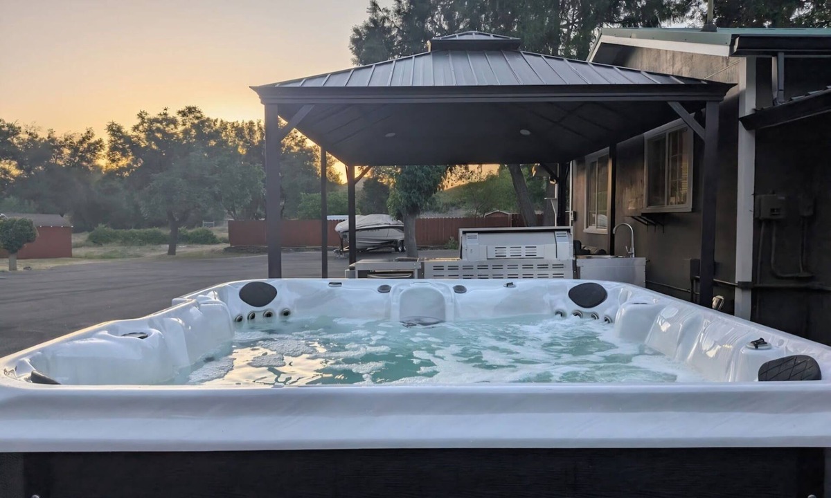 Mariposa House | Modern Retreat on Yaqui Gulch – Hot Tub, Game Room
