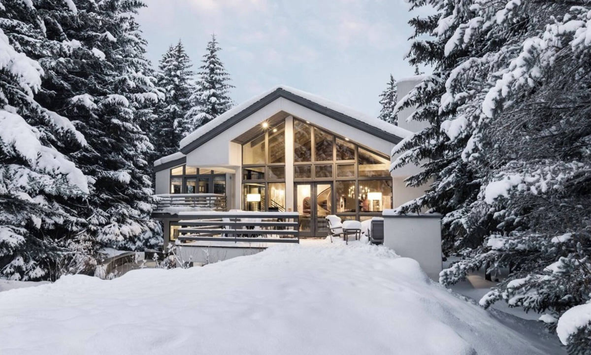 Vail House | Modern Ski Chalet on Vail Mountain- walking distance to slopes and Vail Village