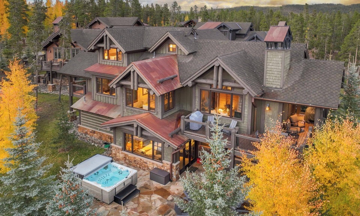 Peak 8 House | Monarch at Shock Hill: Elegant Home w/Hot Tub, Firepit, Near Gondola