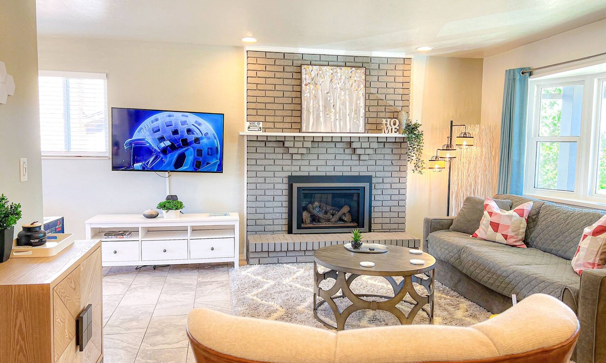 Northeast Colorado Springs House | Month to Month/Midterm Rental 3BR/2BATH Great Mountain View next to AF Academy