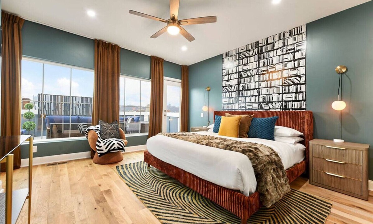 Mexican War Streets House | Moody Skyline Views | Rooftop Firepit + 3 Ensuites