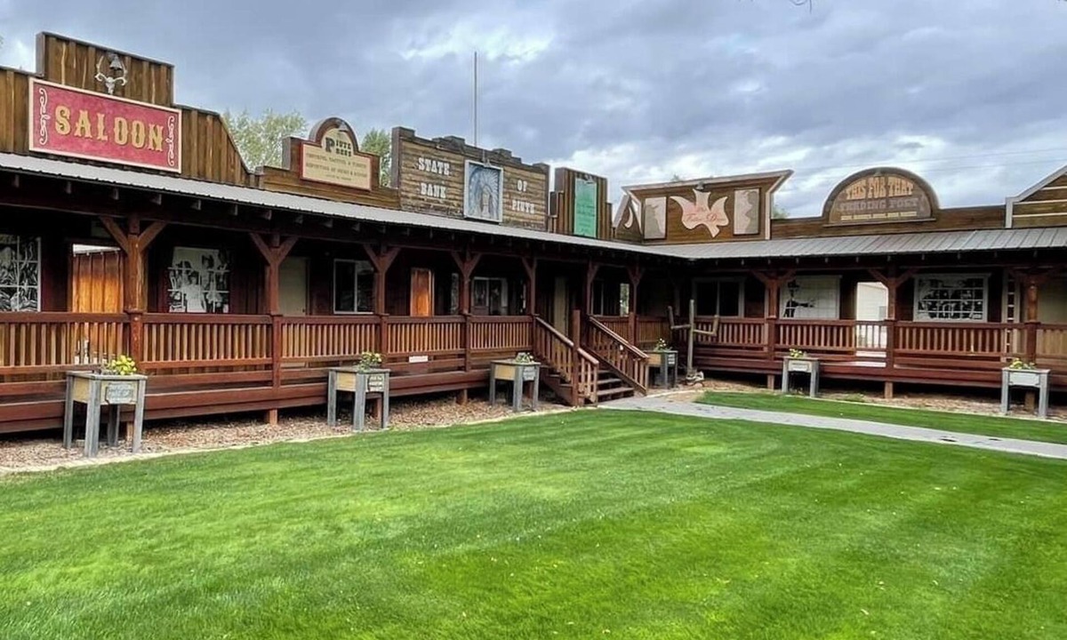 Marysvale House | Moore's Old Pine Inn
