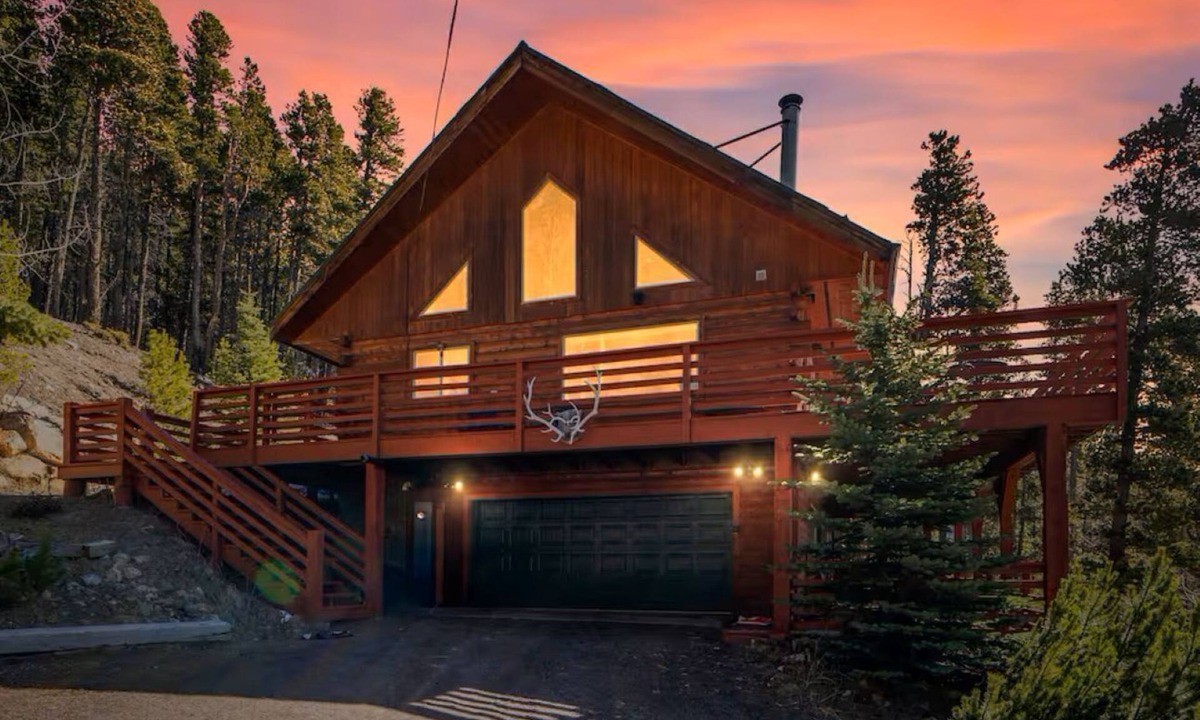Saint Mary's Cabin | Moose on the Loose Lodge at St. Marys + Hot Tub
