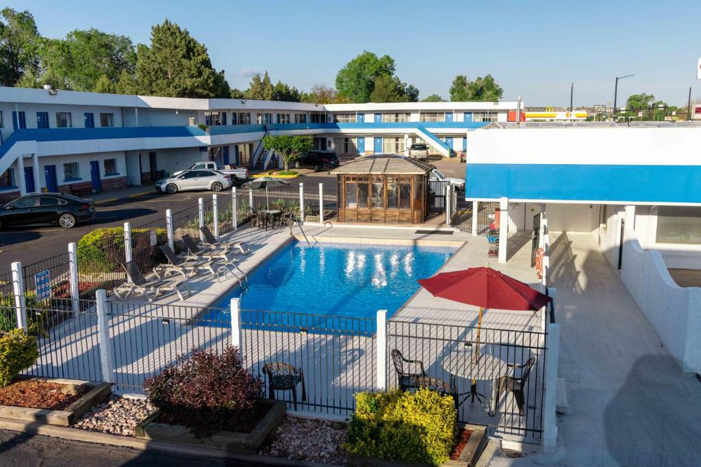 Canon City Hotel | Motel 6-Canon City, CO 719-458-1216