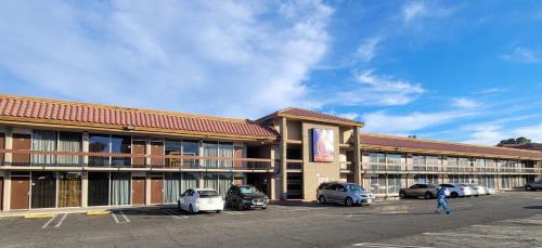Victorville Hotel | Motel 6 Victorville Green Tree Bvld