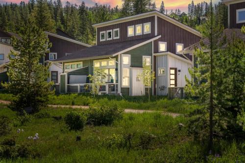 Rendezvous House | Mountain Cabin 17 I Private Hot Tub I Great Views I Activity Program